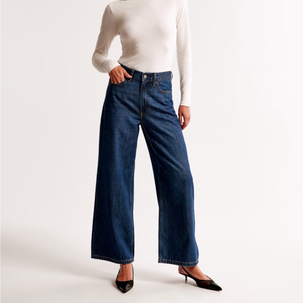 ABERCROMBIE & FITCH “High Rise Cropped Wide Leg Jean”